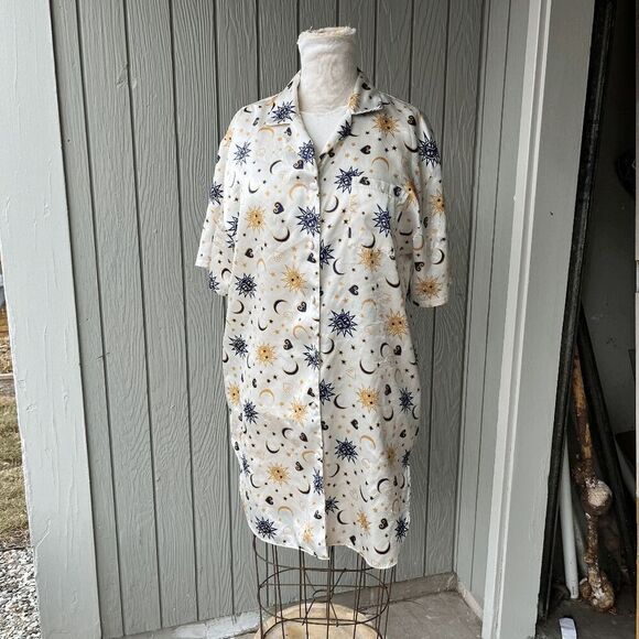Vintage 90s Kathryn Celestial Sun Moon Print Button-Front Nightshirt Dress - Picture 3 of 11